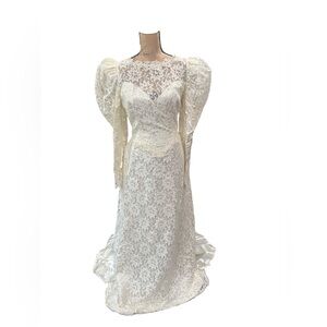 Vintage elegant Lace White wedding dress
